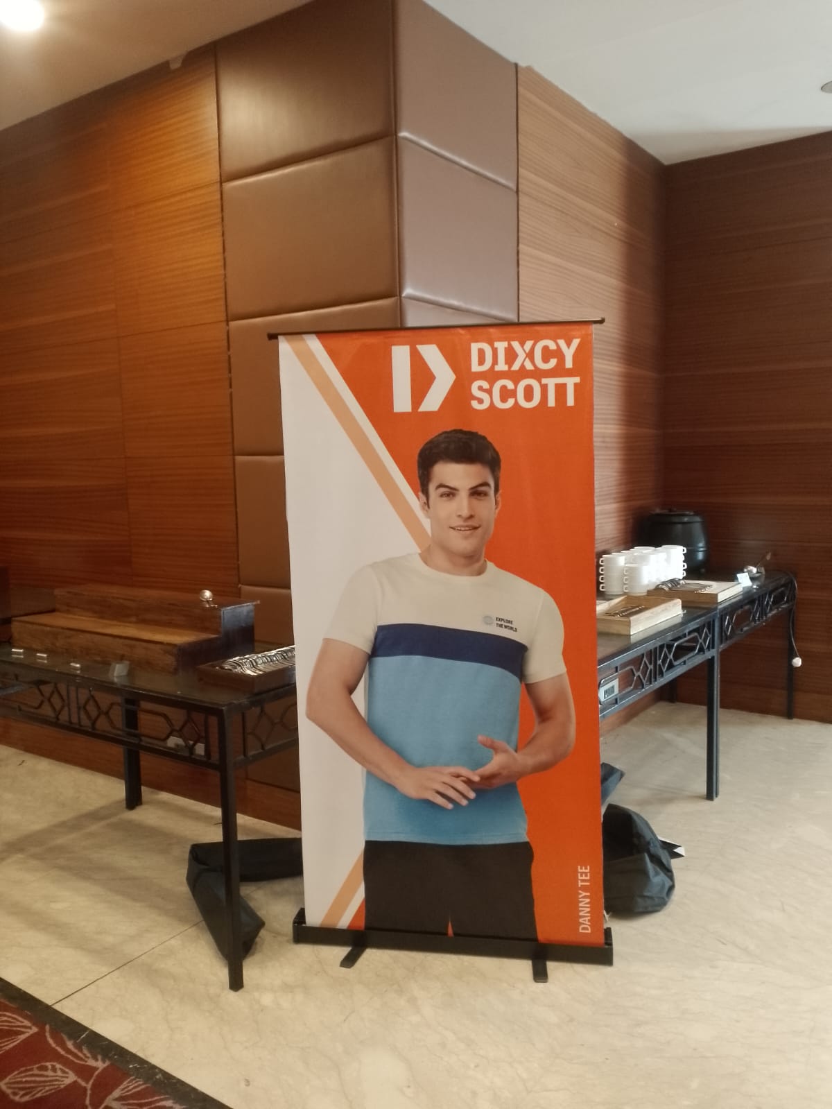 Standee 2