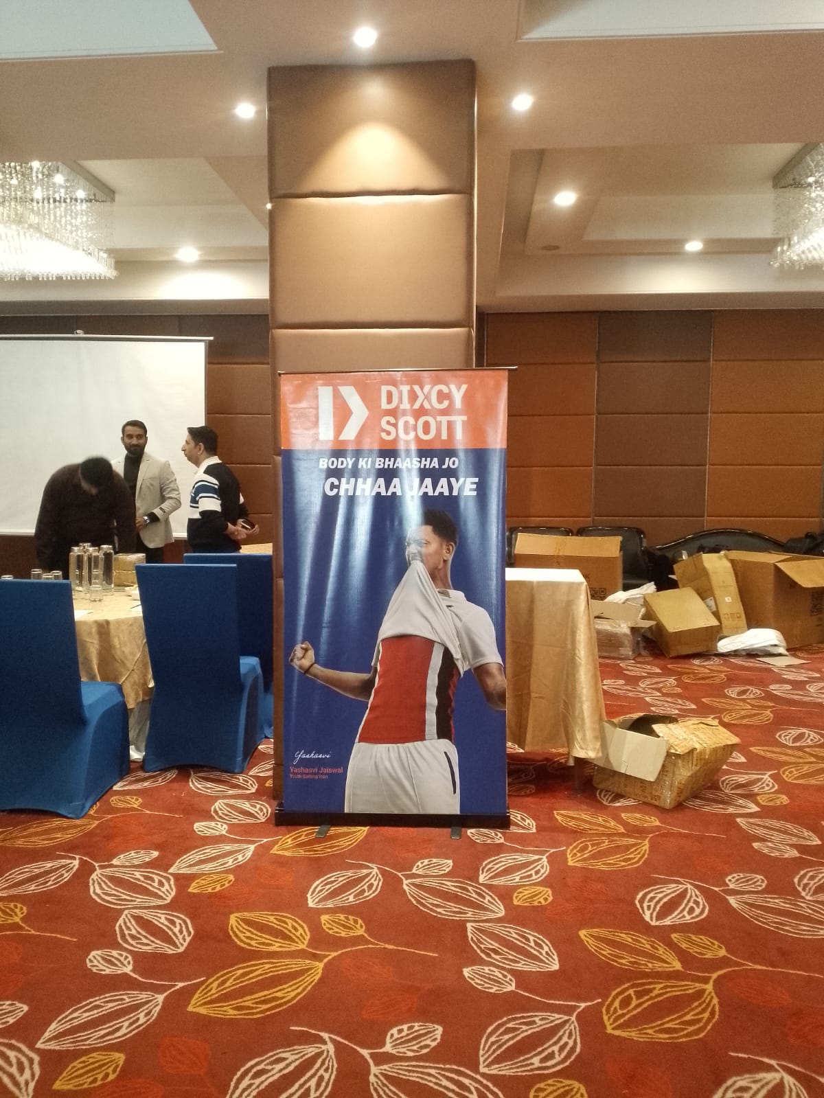 Standee 5